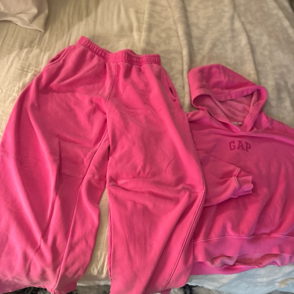 GAP Women’s Bright Pink Barrel Pant Jogger Set